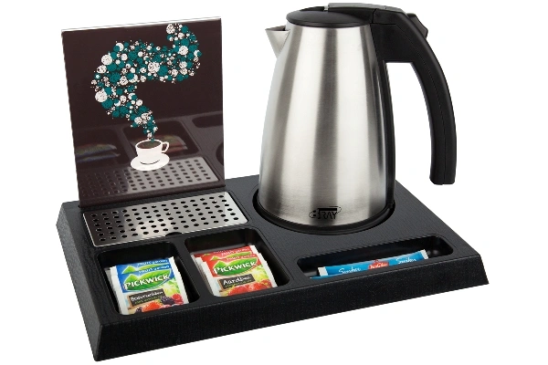 Plateau_courtoisie_ABS_avec_bouilloire_1,0L_et_porte-brochure_B-TRAY_STAY